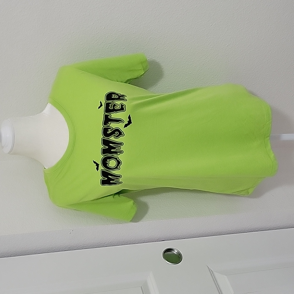 Way to Celebrate! Halloween 'Momster' T-Shirt Women's Size Medium Neon Green